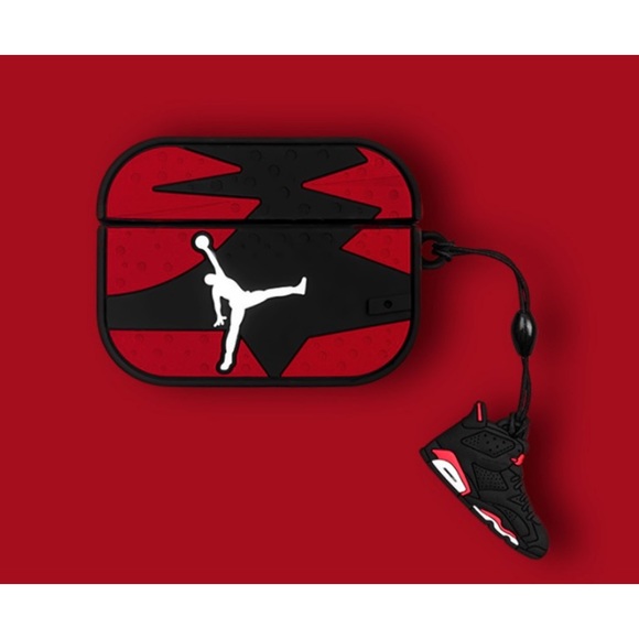 AIRPOD PRO SILICONE PROTECTIVE CASE W/KEYRING - Picture 2 of 5